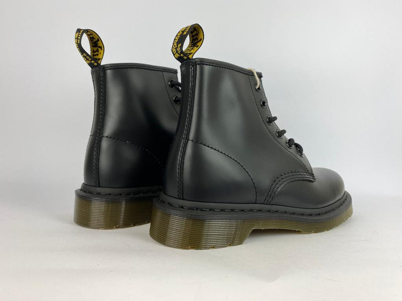 Dt. Martens SMOOTH 6 fori Art.101
